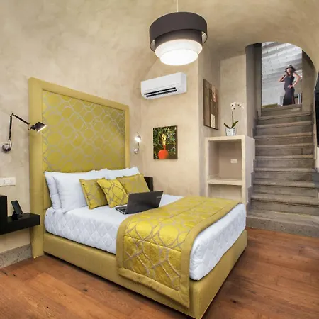 Eroma - Pantheon Luxury Pensión 4*